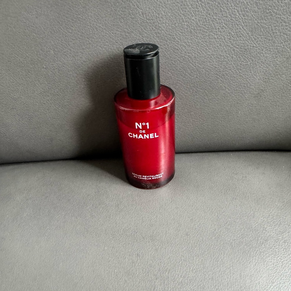 CHANEL N°1 DE CHANEL REVITALIZING SERUM